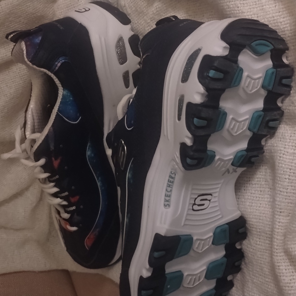 Strut Your Stuff In These D'Lites Skechers Cooled Memory Foam Insoles